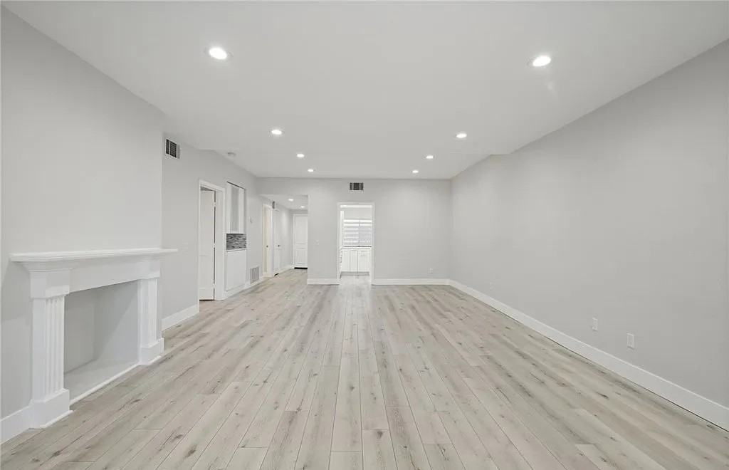 19029 Nordhoff St #103 - Photo 4 of 14