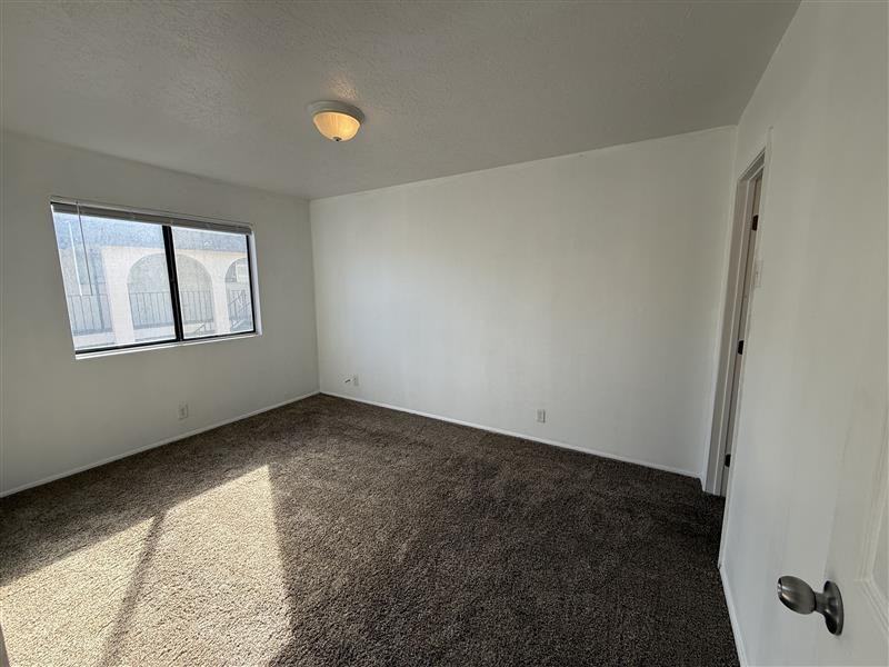 11824 Indian School Rd Ne - Photo 4 of 16