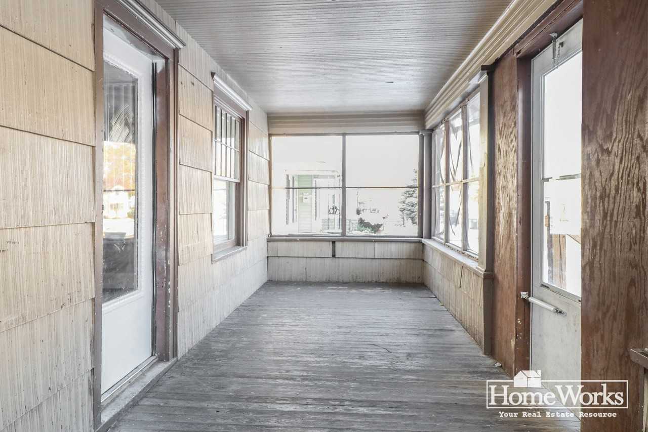 902 E Bowman St - Photo 2 of 18