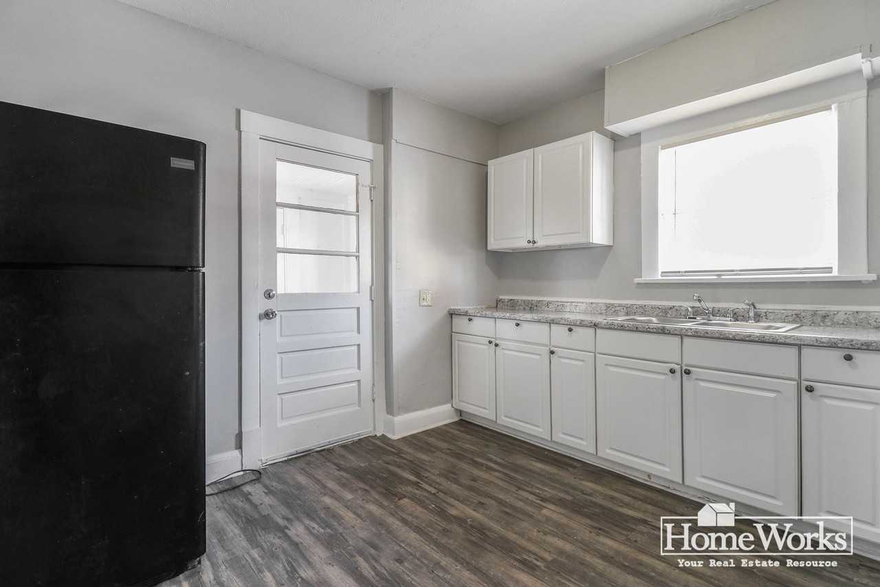 902 E Bowman St - Photo 7 of 18