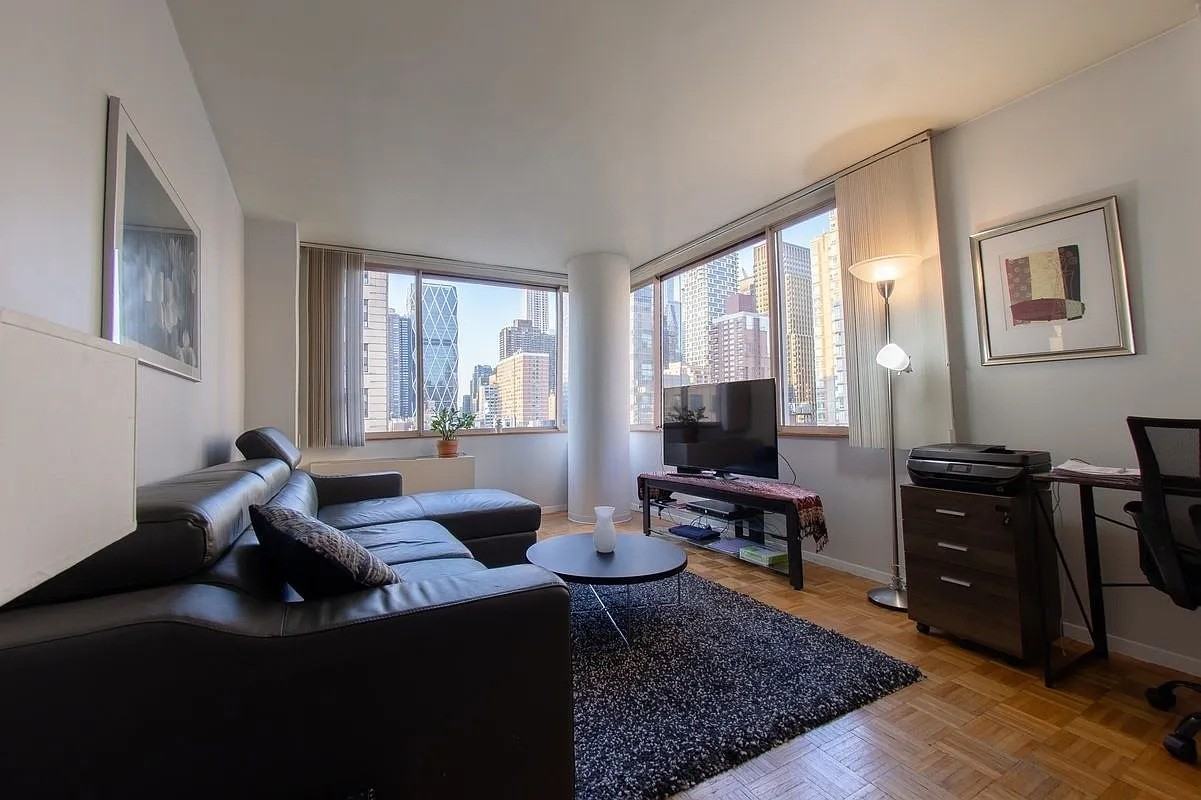 350 W 50th St #ST10 - Photo 4 of 5