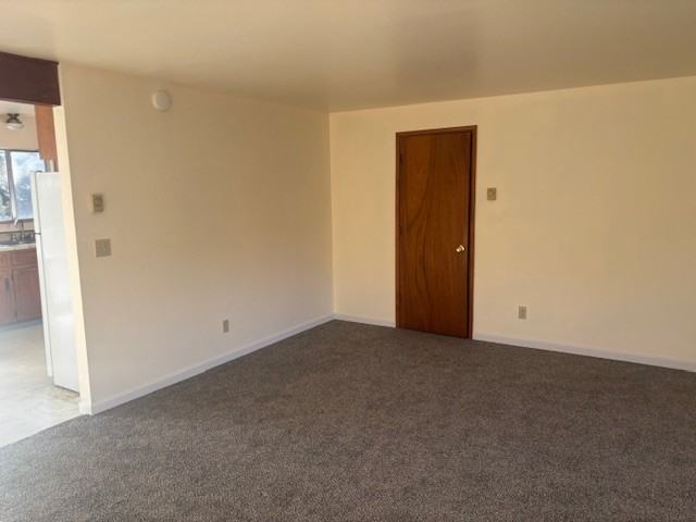 325 Alder St - Photo 7 of 10