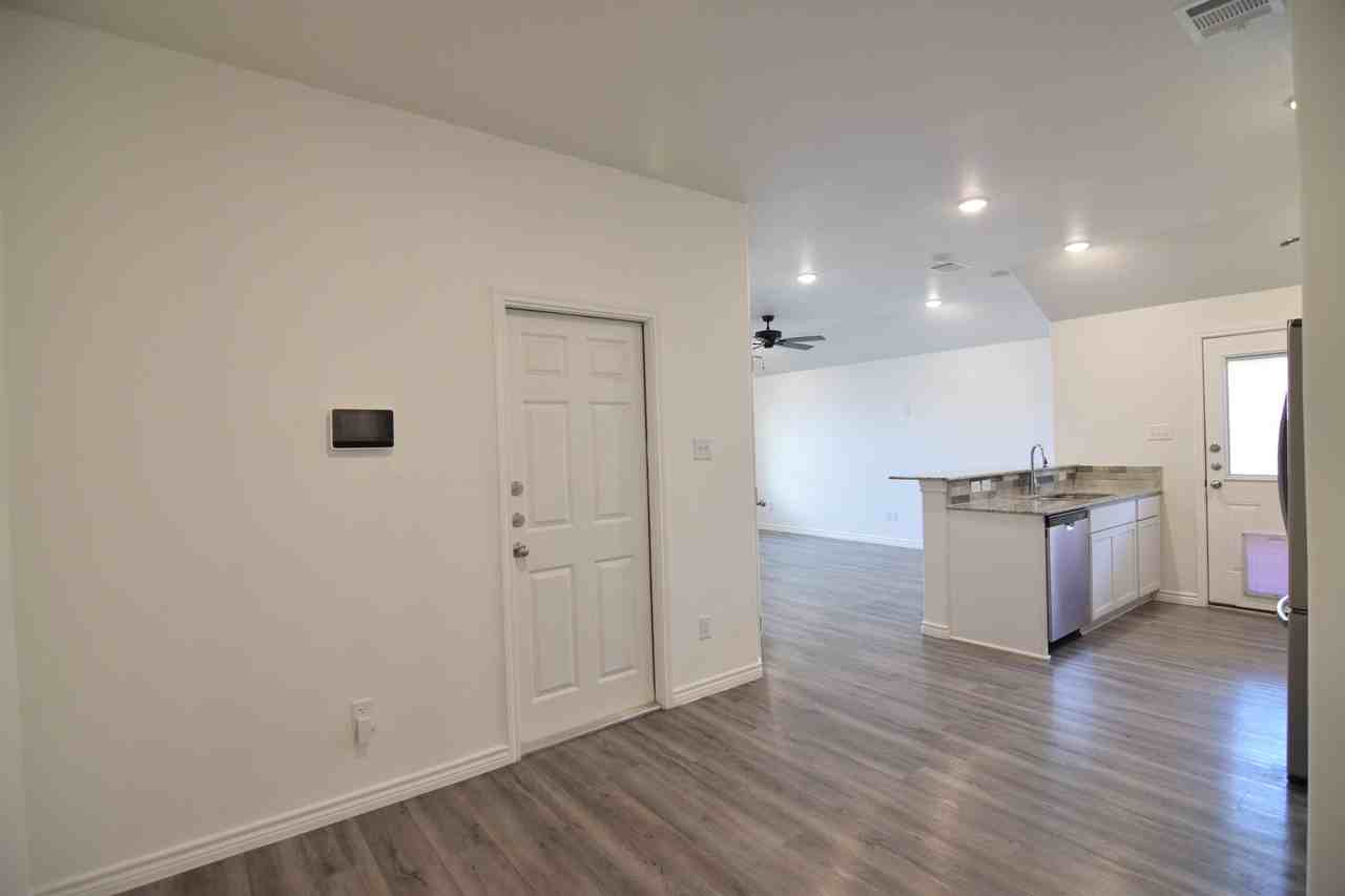 313 Lost Trl - Photo 4 of 18