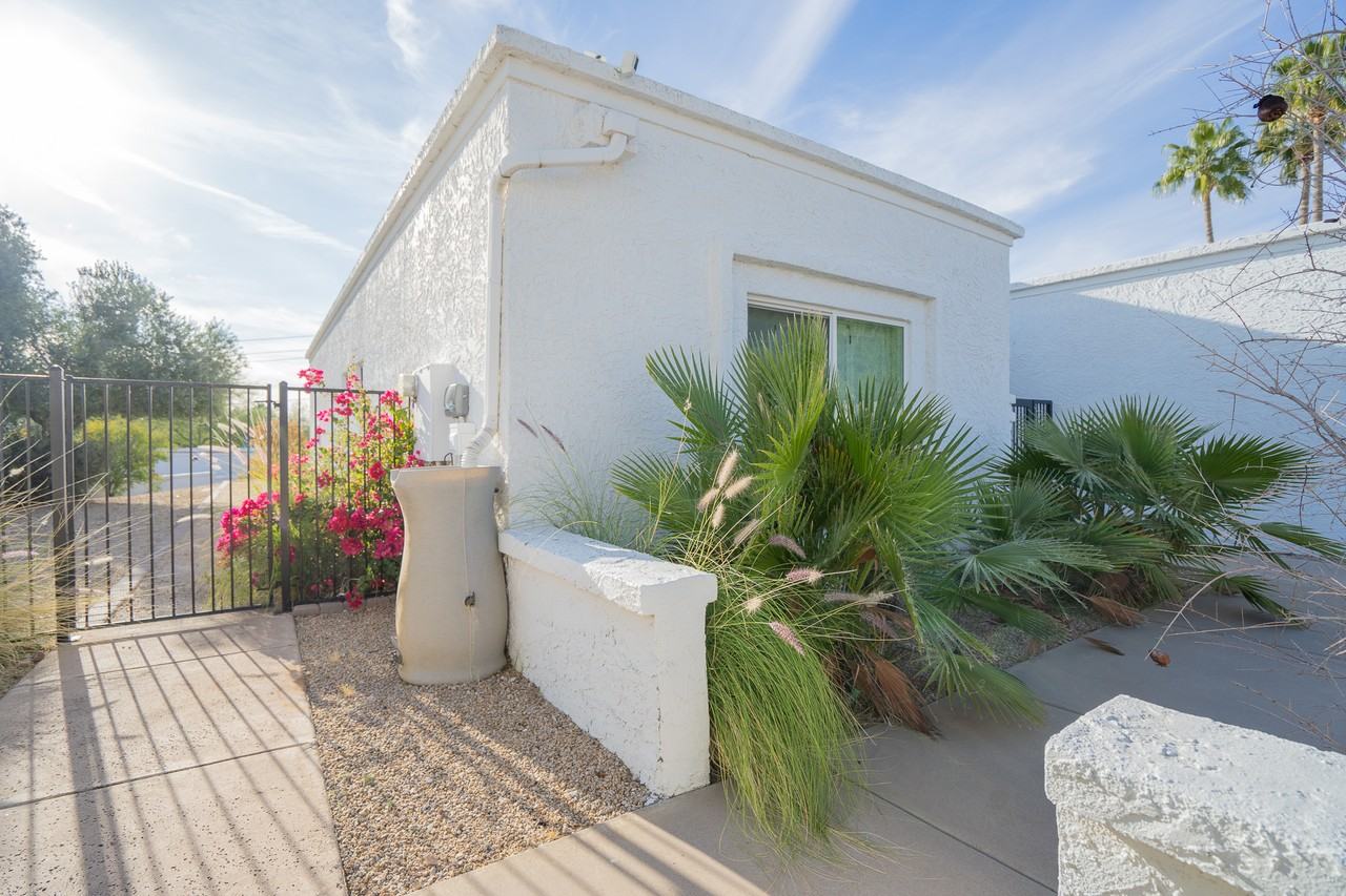 1201 E Rowlands Ln - Photo 6 of 40