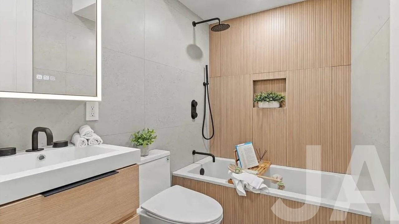 206 Withers St - Photo 3 of 9