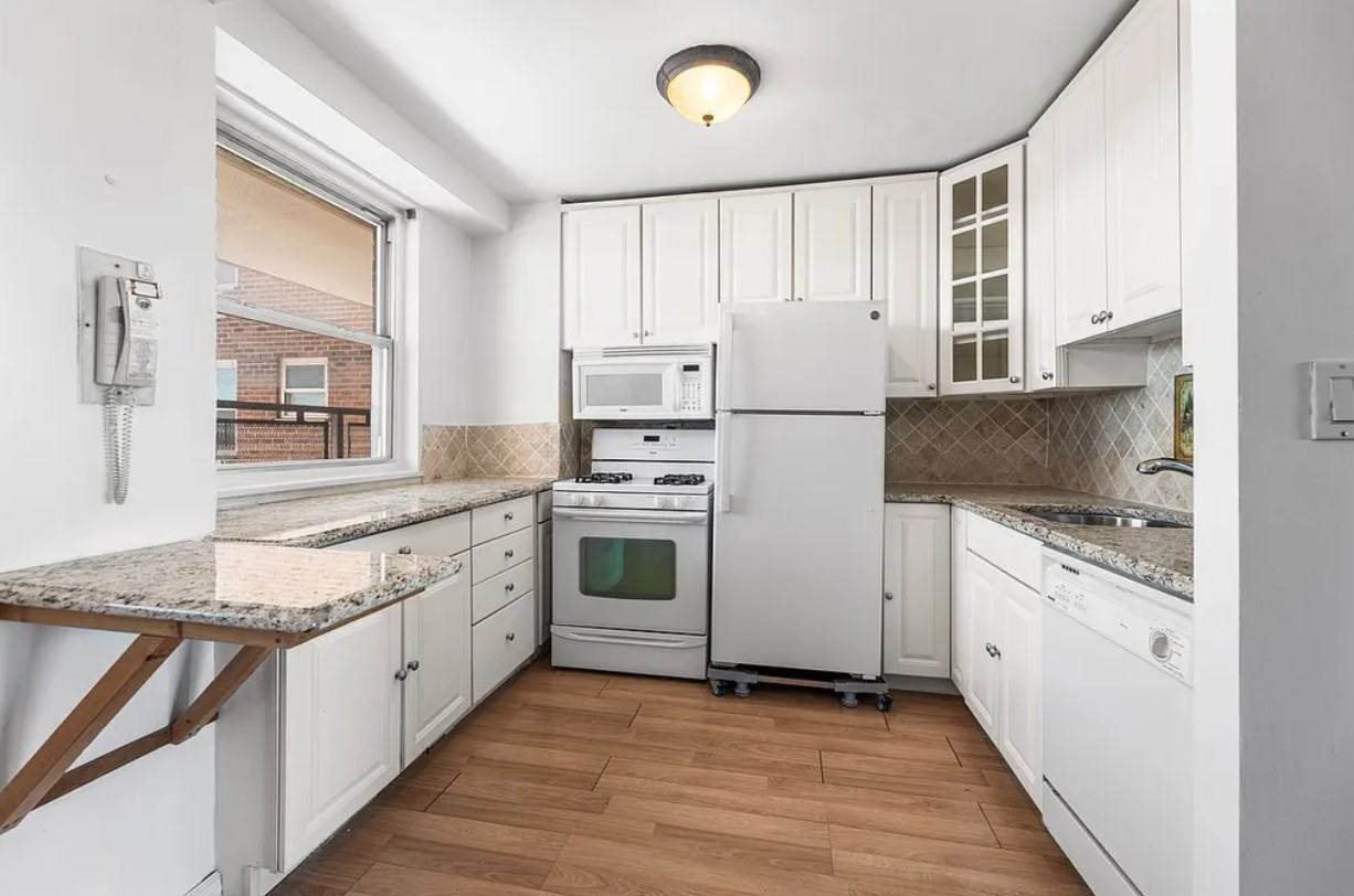 5820 Arlington Ave - Photo 3 of 12