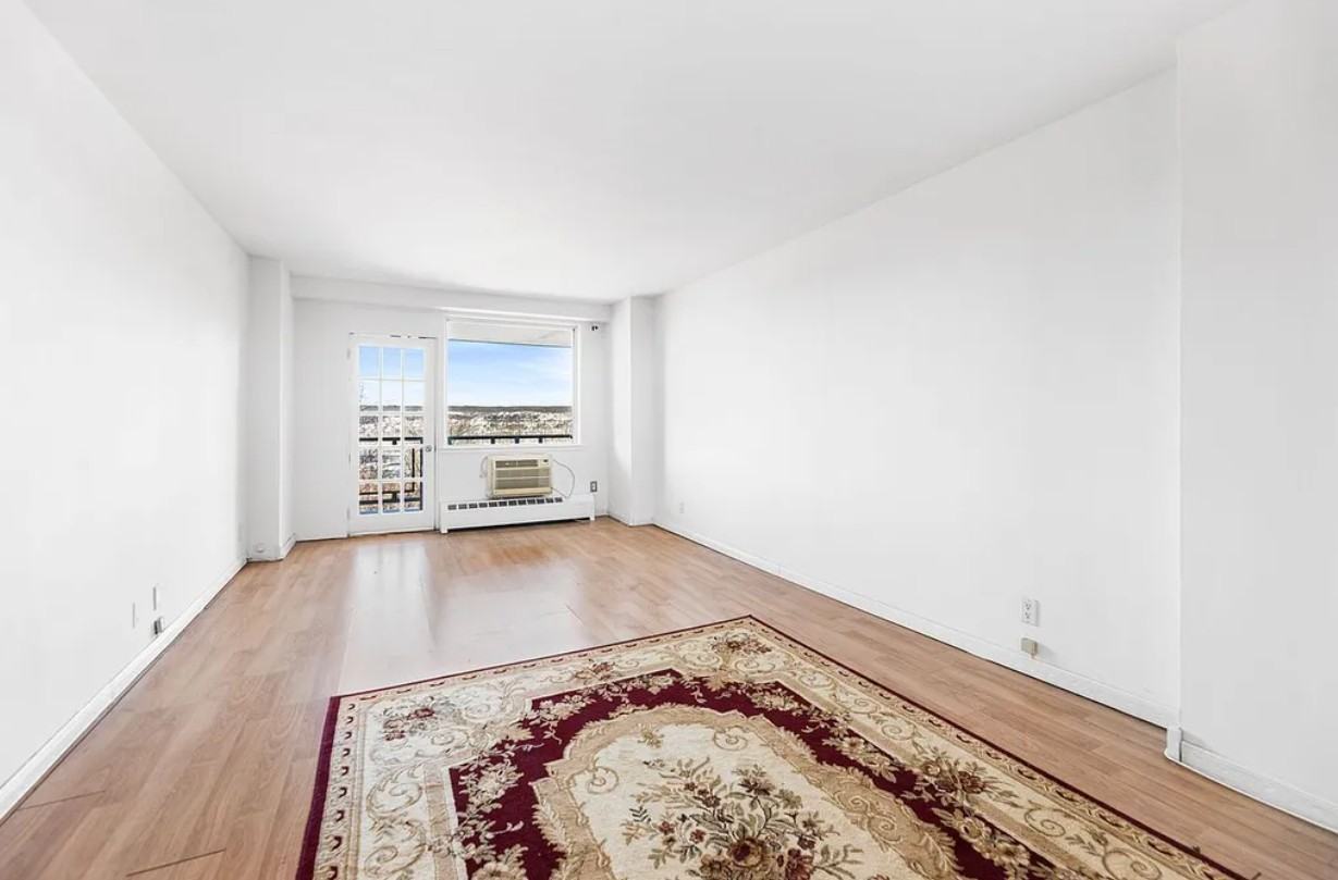 5820 Arlington Ave - Photo 4 of 12