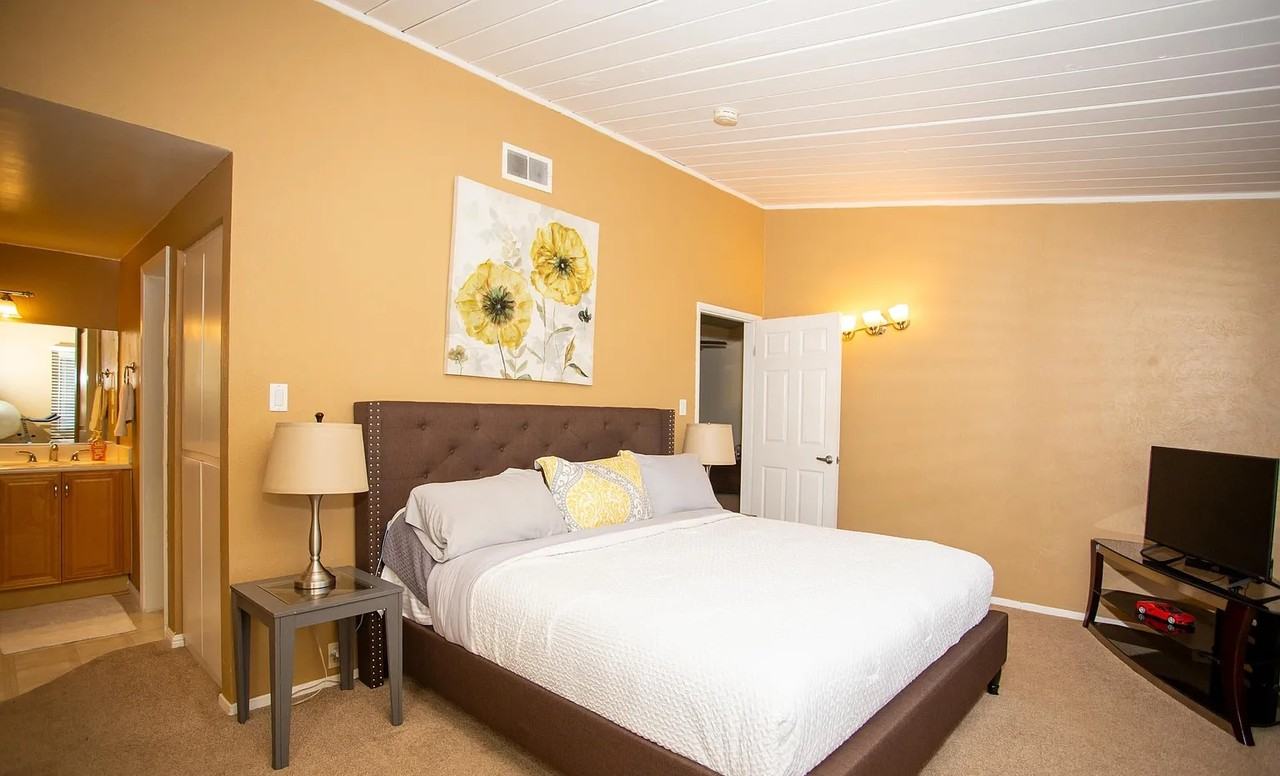 715 S Bradley Rd - Photo 4 of 7