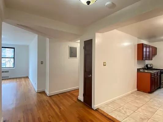 88 Hollywood Ave - Photo 2 of 3