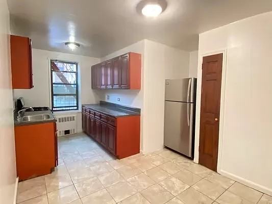 88 Hollywood Ave - Photo 3 of 3