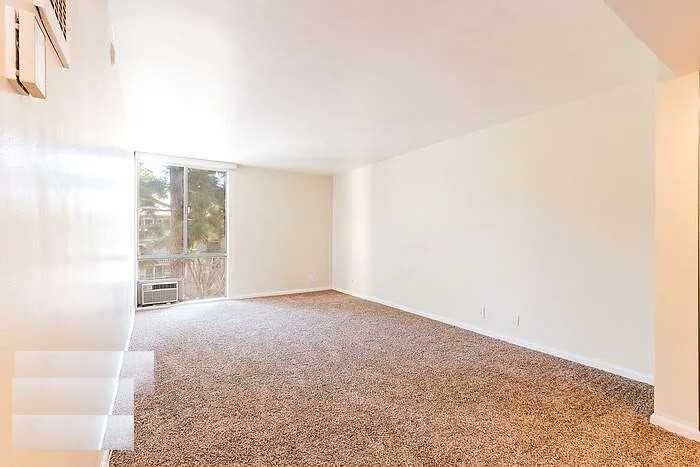 6405 Green Valley Cir - Photo 4 of 8