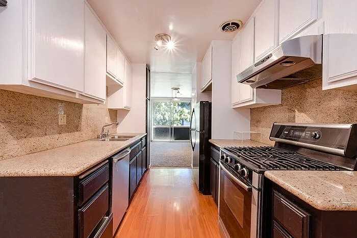 6405 Green Valley Cir - Photo 6 of 8