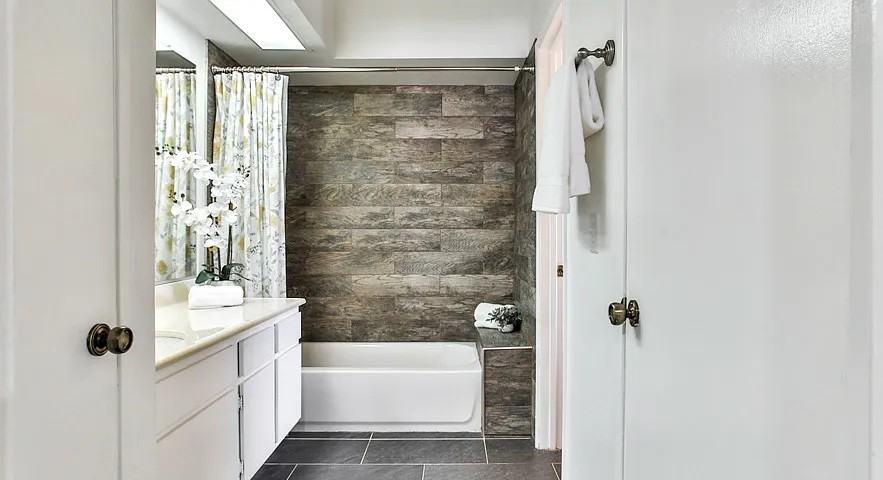 4900 N Grand Ave - Photo 3 of 8