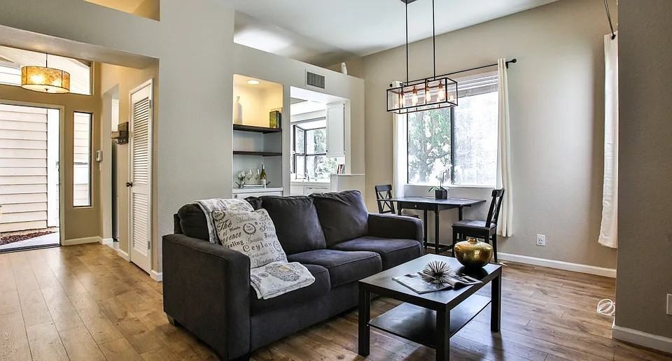 4900 N Grand Ave - Photo 5 of 8