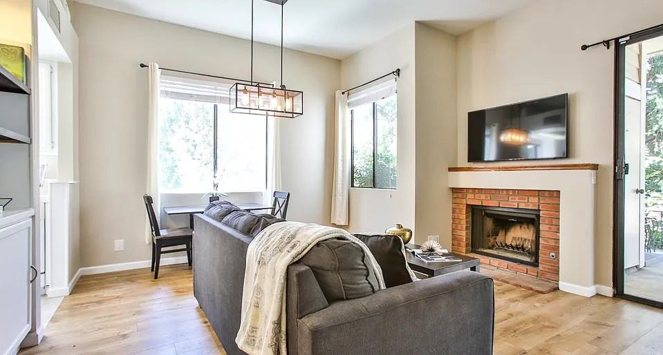 4900 N Grand Ave - Photo 7 of 8