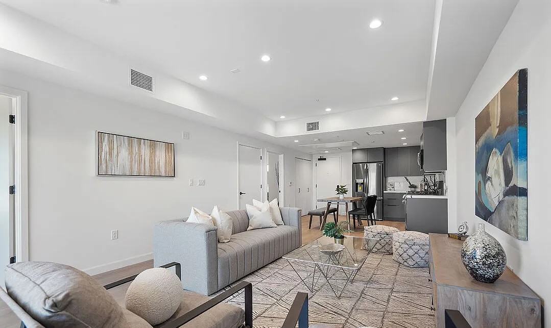 321 S Oxford Ave - Photo 6 of 9