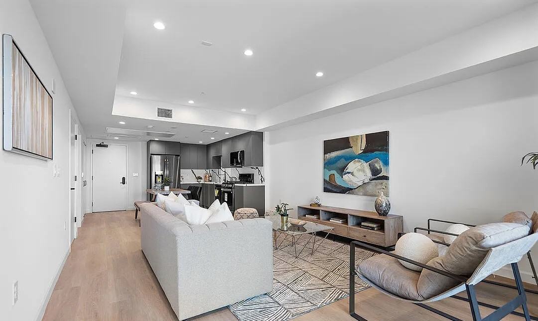 321 S Oxford Ave - Photo 7 of 9