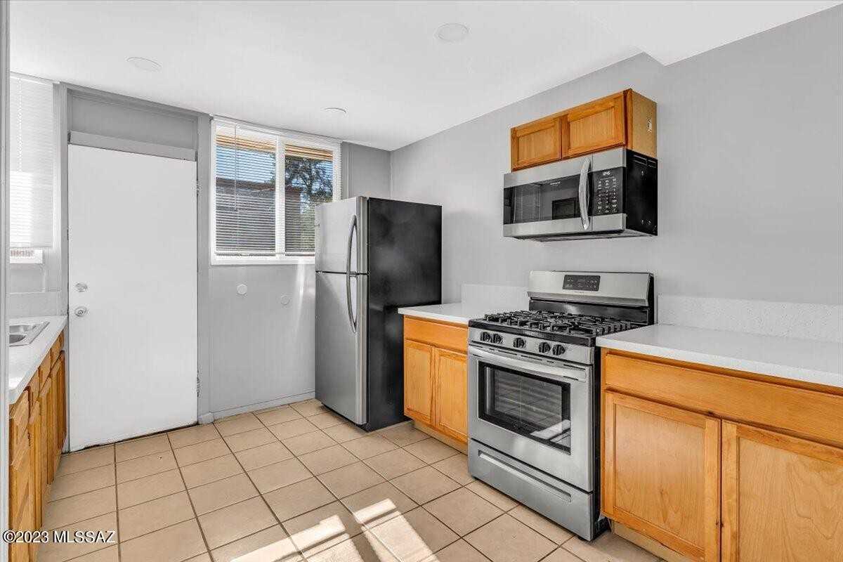 2311 N Richey Blvd #B - Photo 5 of 11