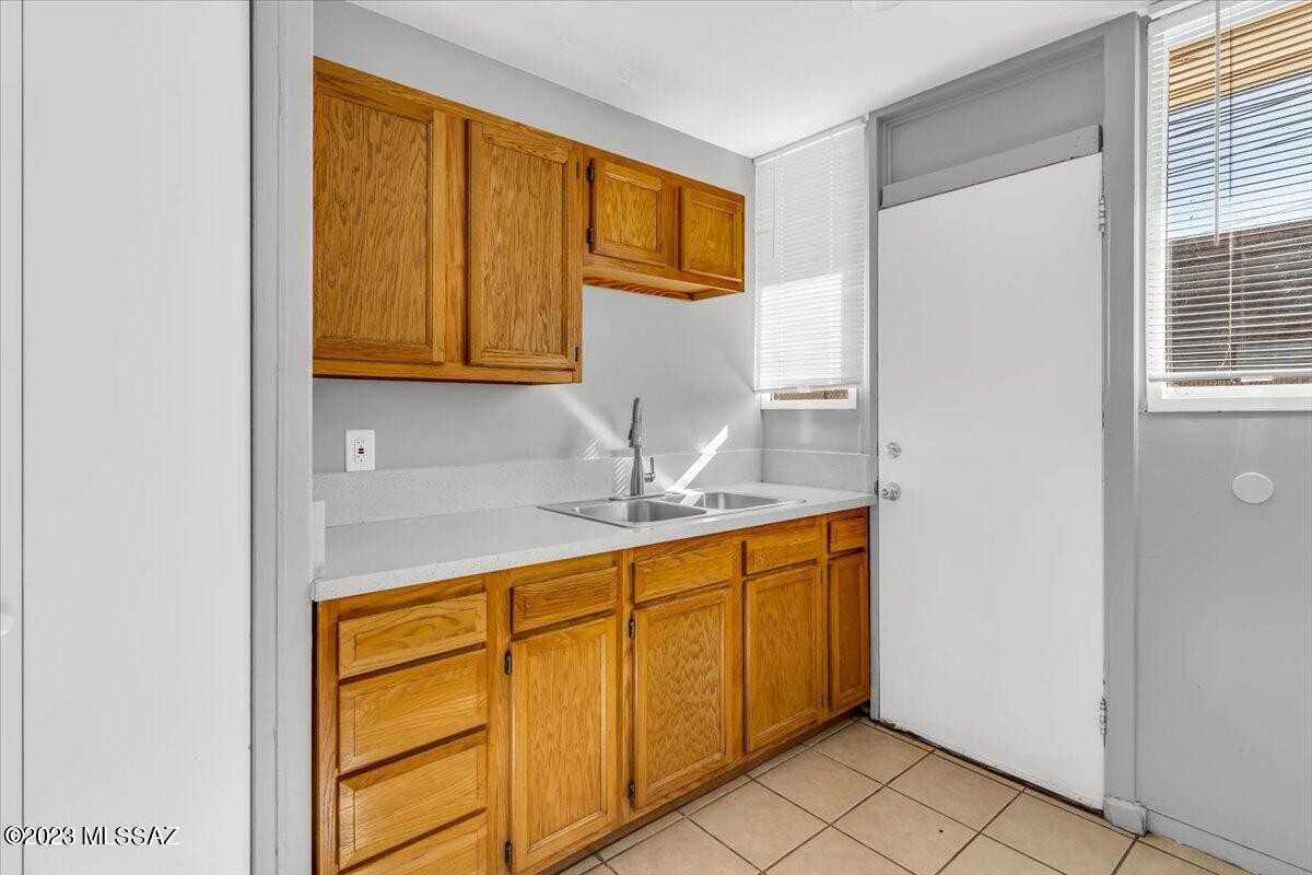 2311 N Richey Blvd #B - Photo 6 of 11