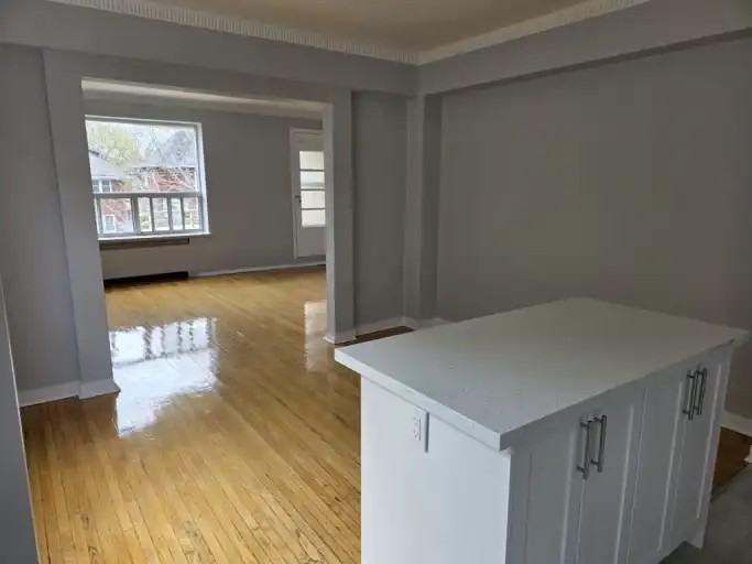 893 Avenue Rd #901-1 - Photo 4 of 8