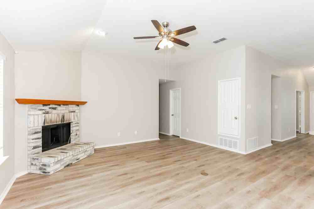 8421 Prairie Rose Ln - Photo 4 of 16