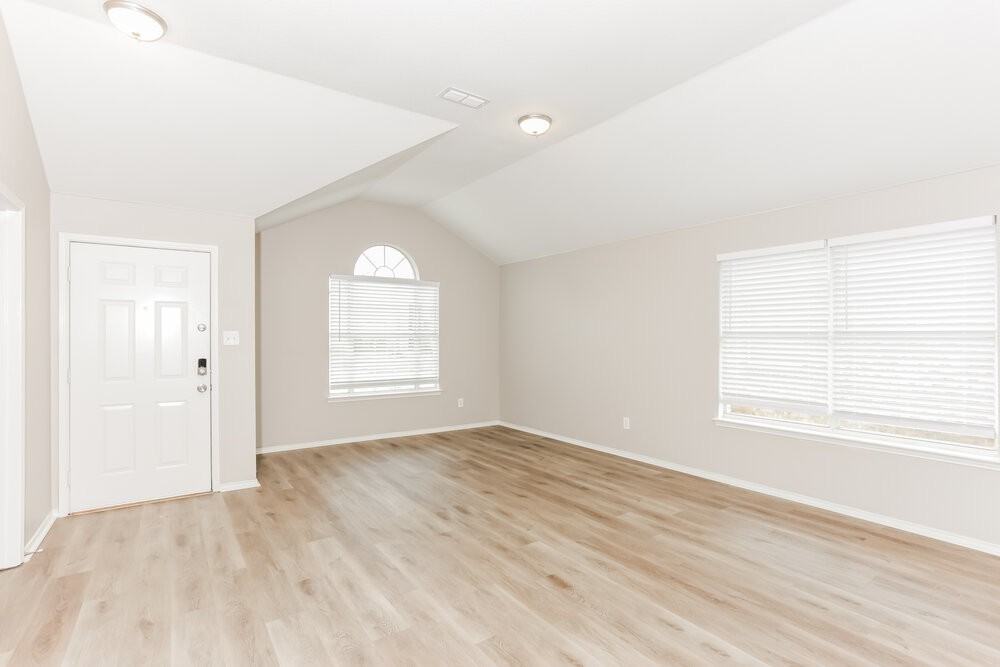 8421 Prairie Rose Ln - Photo 5 of 16