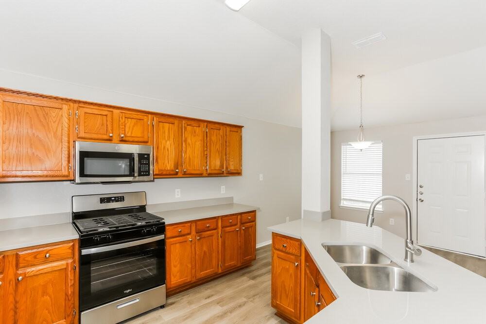 8421 Prairie Rose Ln - Photo 7 of 16