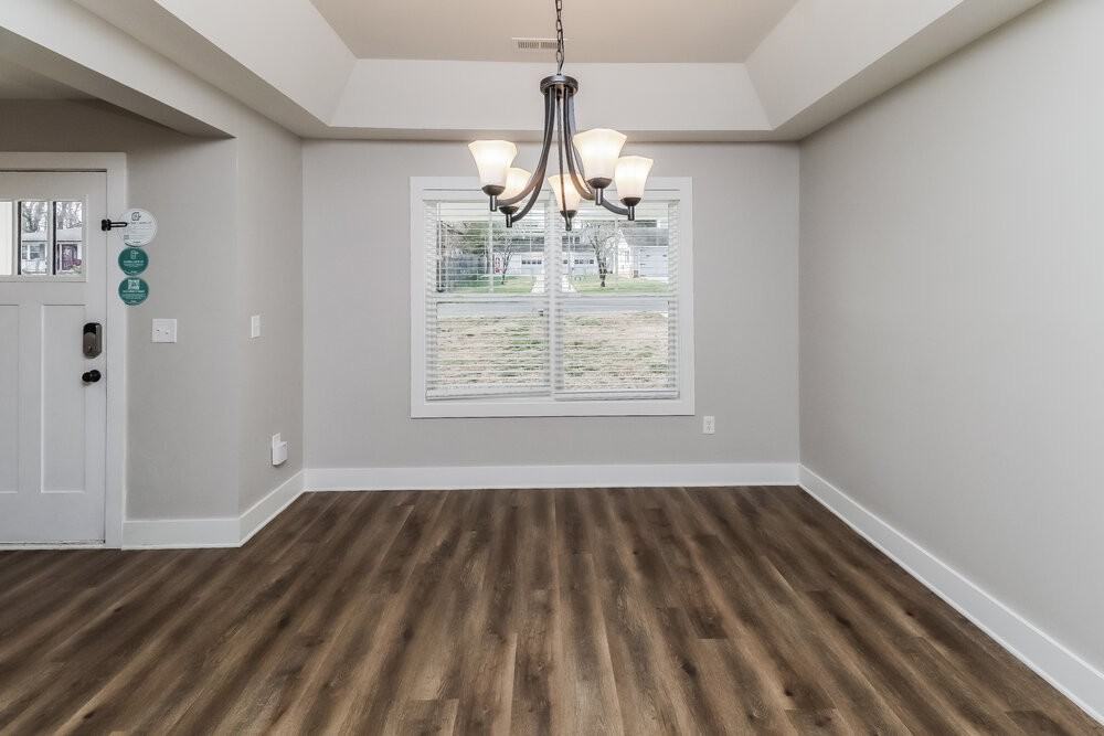 528 Hillandale St Ne - Photo 4 of 16