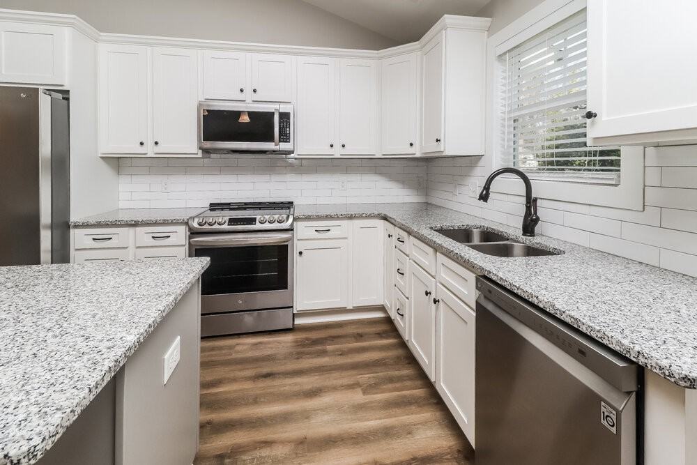 528 Hillandale St Ne - Photo 5 of 16