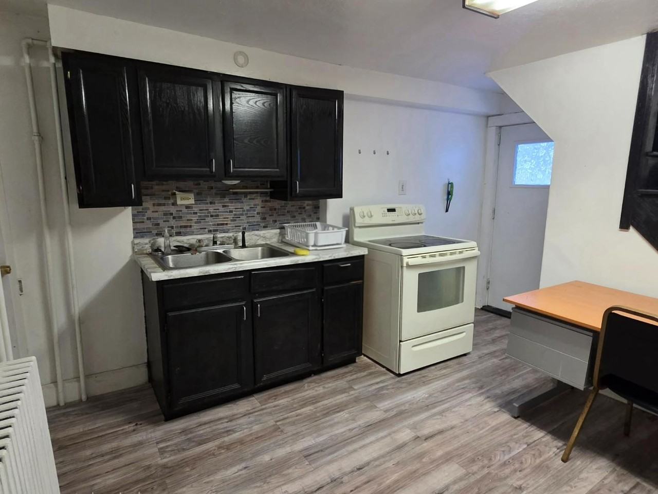 220 W Horner St - Photo 2 of 12