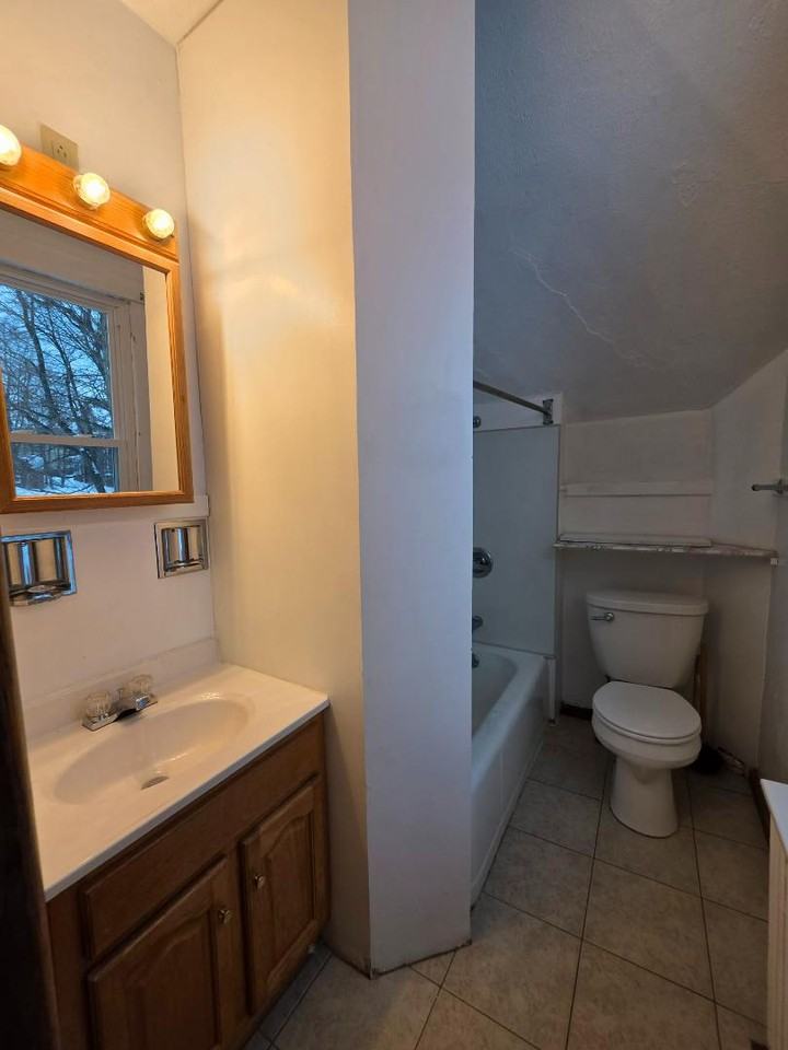 220 W Horner St - Photo 7 of 12