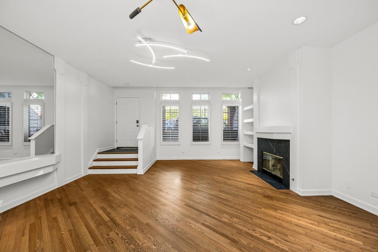 363 W Superior St - Photo 4 of 11