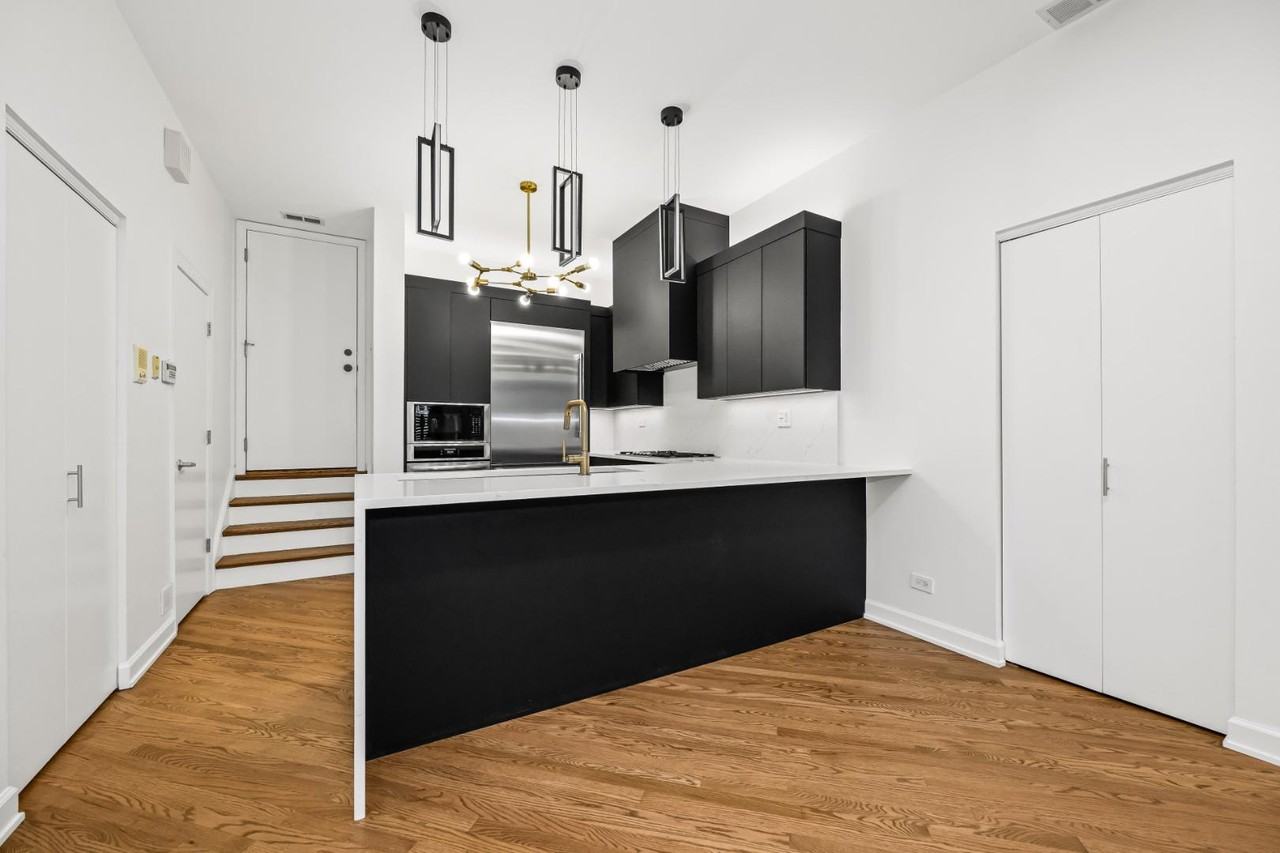 363 W Superior St - Photo 5 of 11