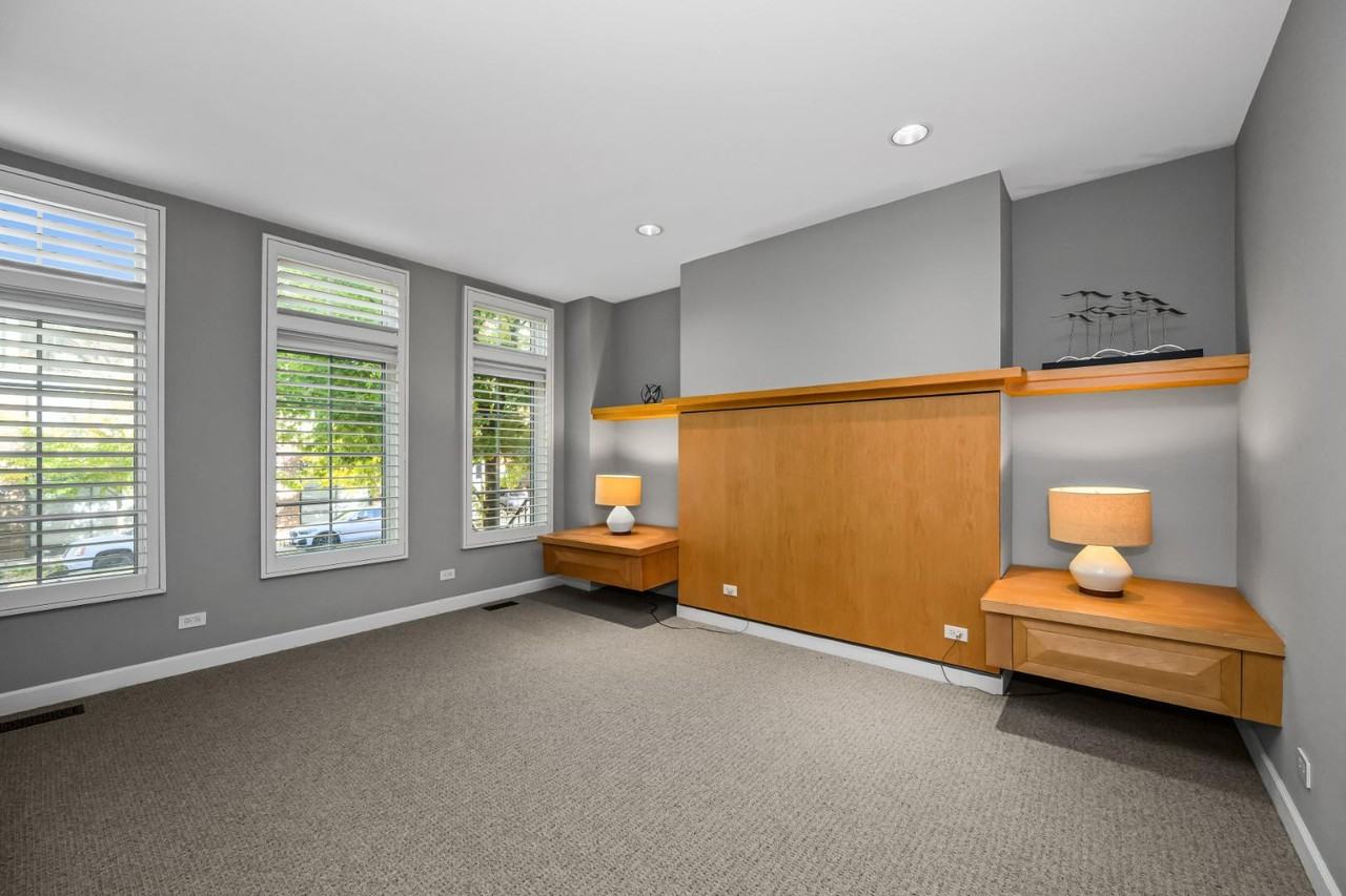 363 W Superior St - Photo 7 of 11