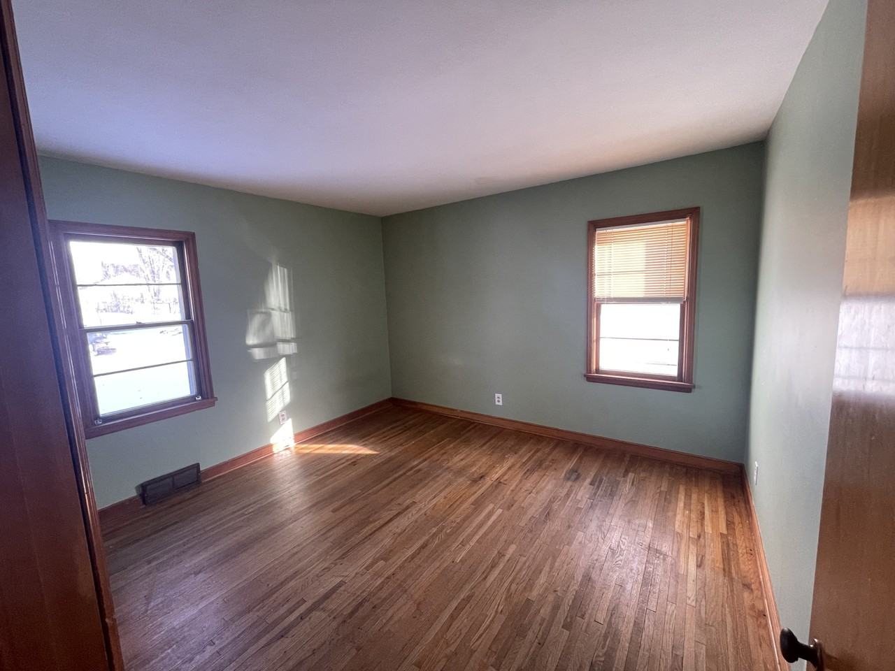 505 1st St Ne #NA - Photo 3 of 9