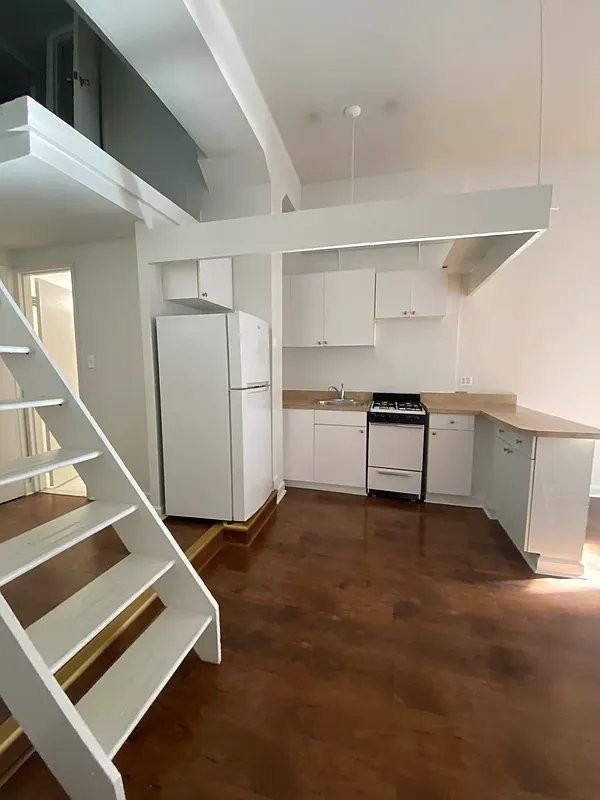 Gold St #509 - Photo 2 of 12