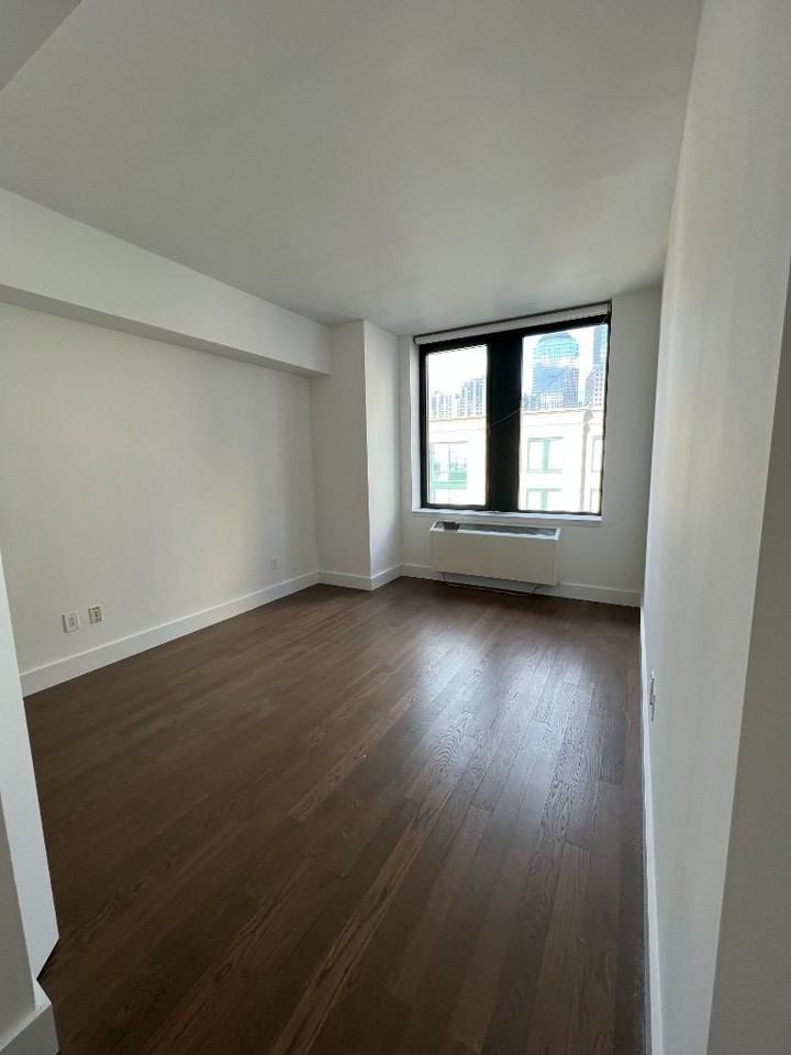 Battery Pl #305 - Photo 2 of 8