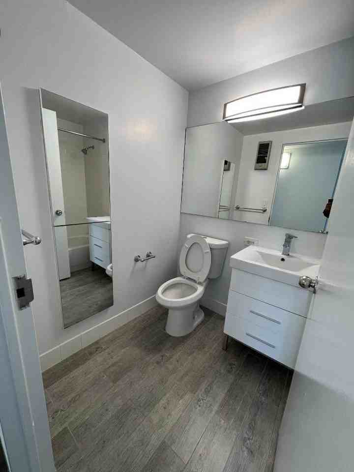 Battery Pl #305 - Photo 5 of 8