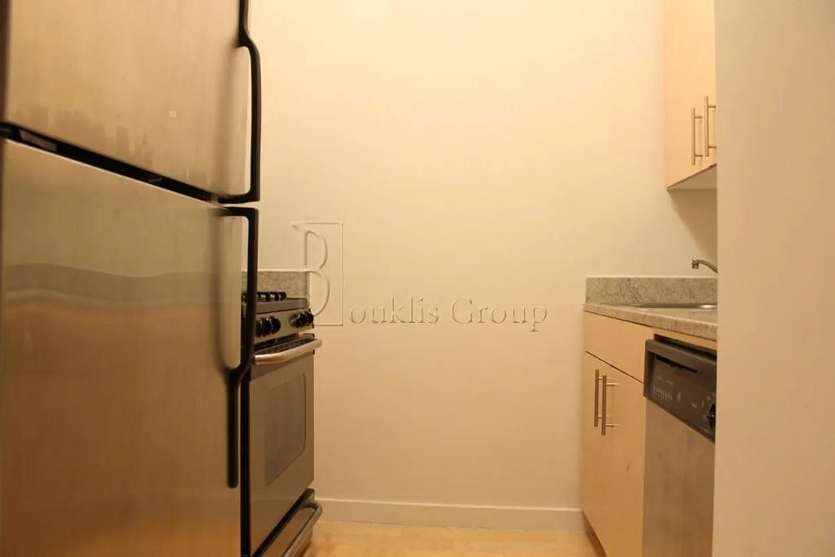 Washington St #3B - Photo 7 of 11