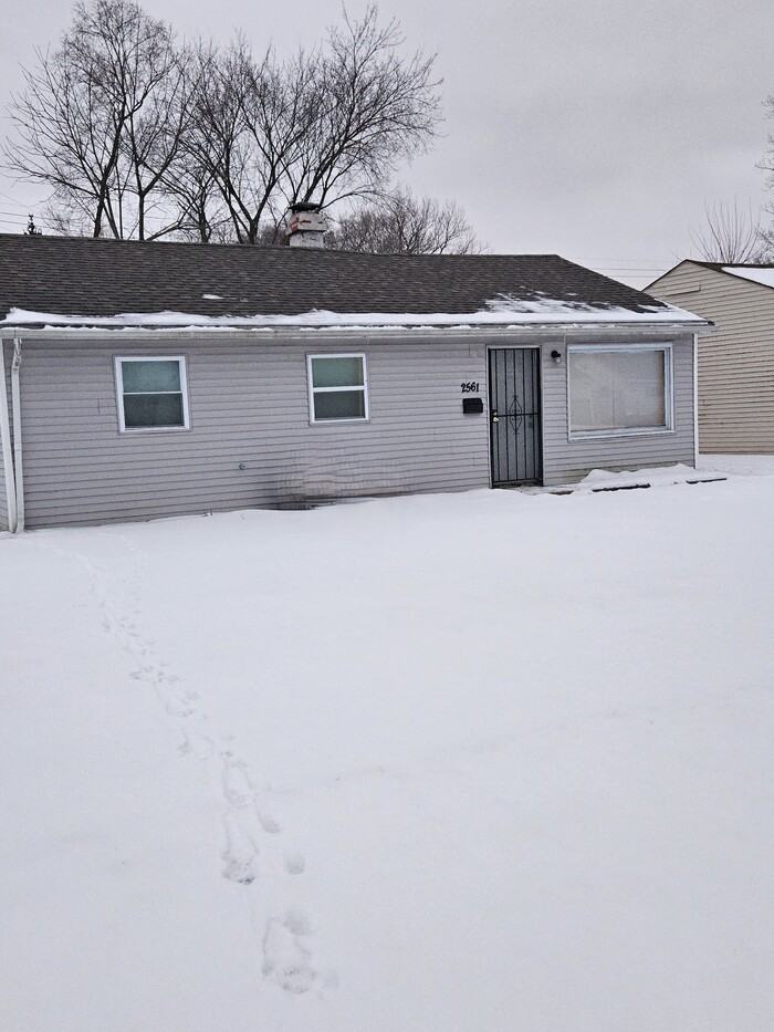 2561 E 23rd Ave - Photo 2 of 13