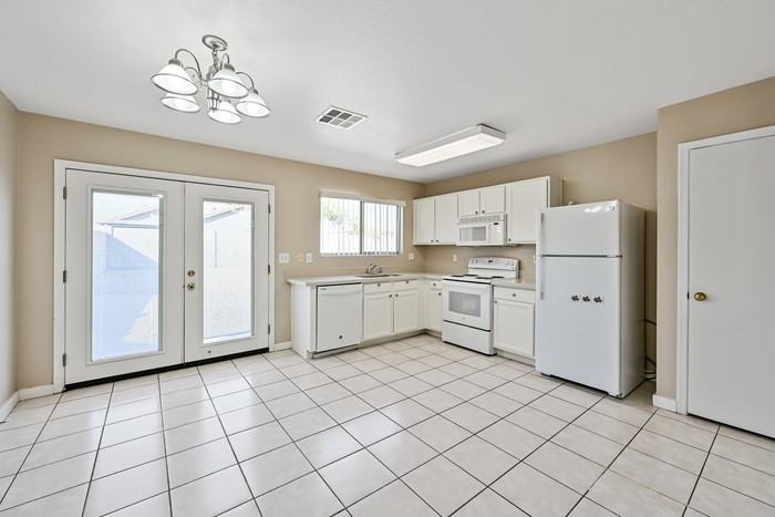 10550 W Via Del Sol - Photo 4 of 21