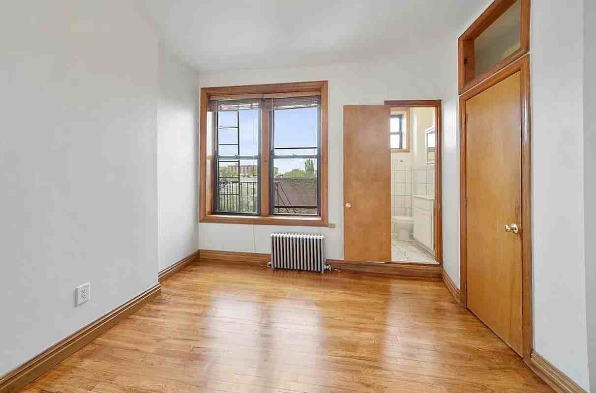 493 7th Ave #4L - Photo 2 of 5