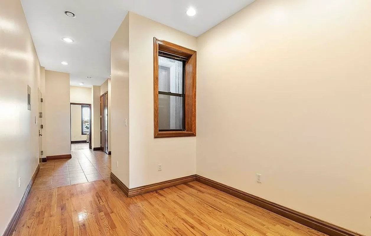 493 7th Ave #4L - Photo 4 of 5