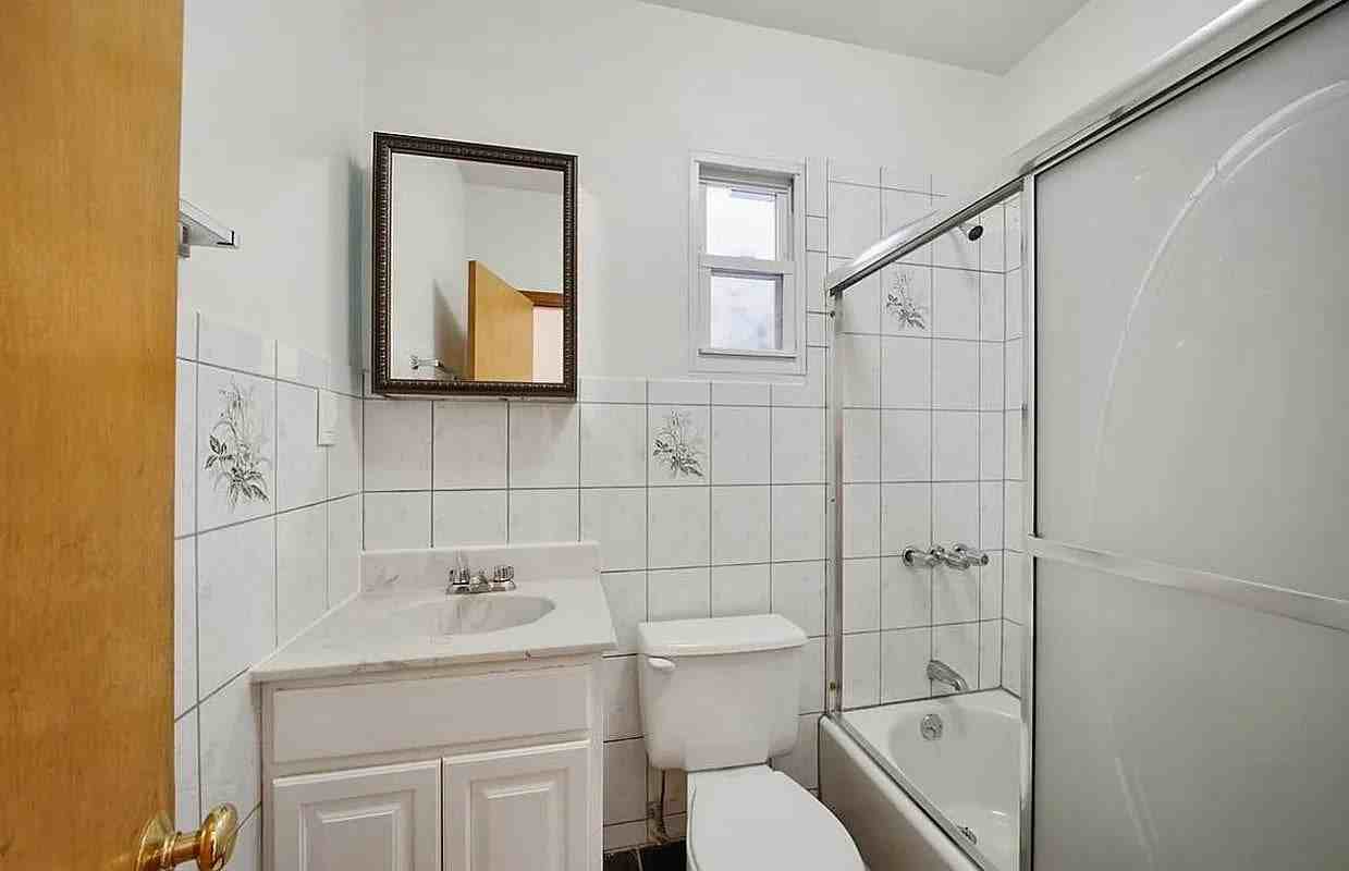 493 7th Ave #4L - Photo 5 of 5