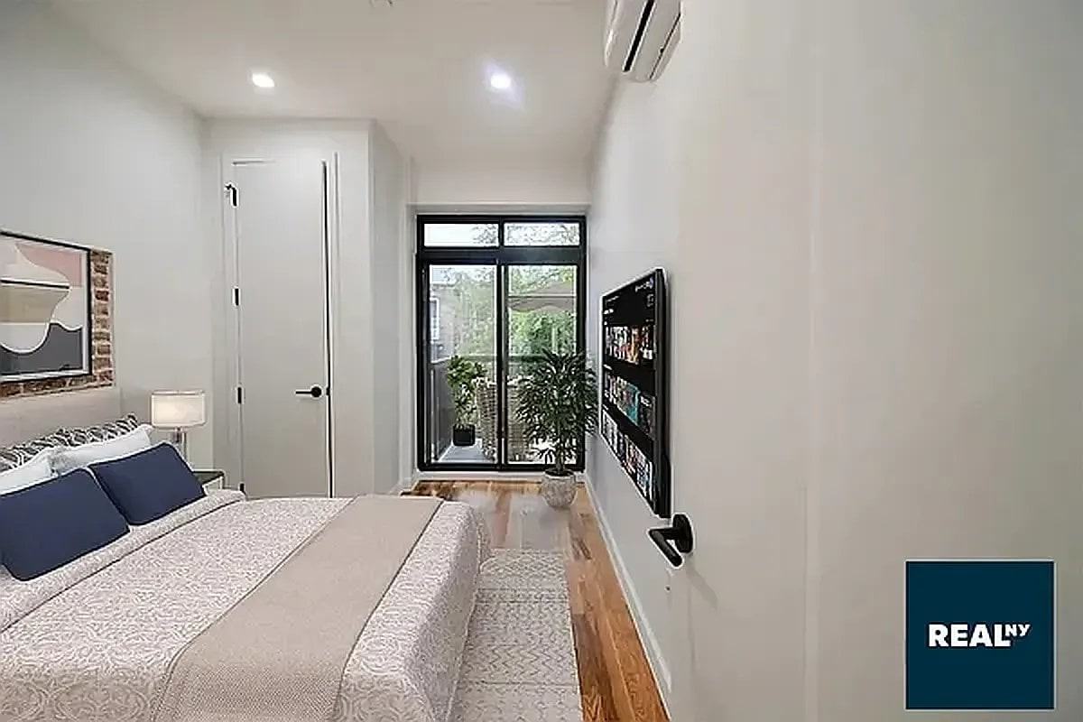 1483 Jefferson Ave #4 - Photo 2 of 11