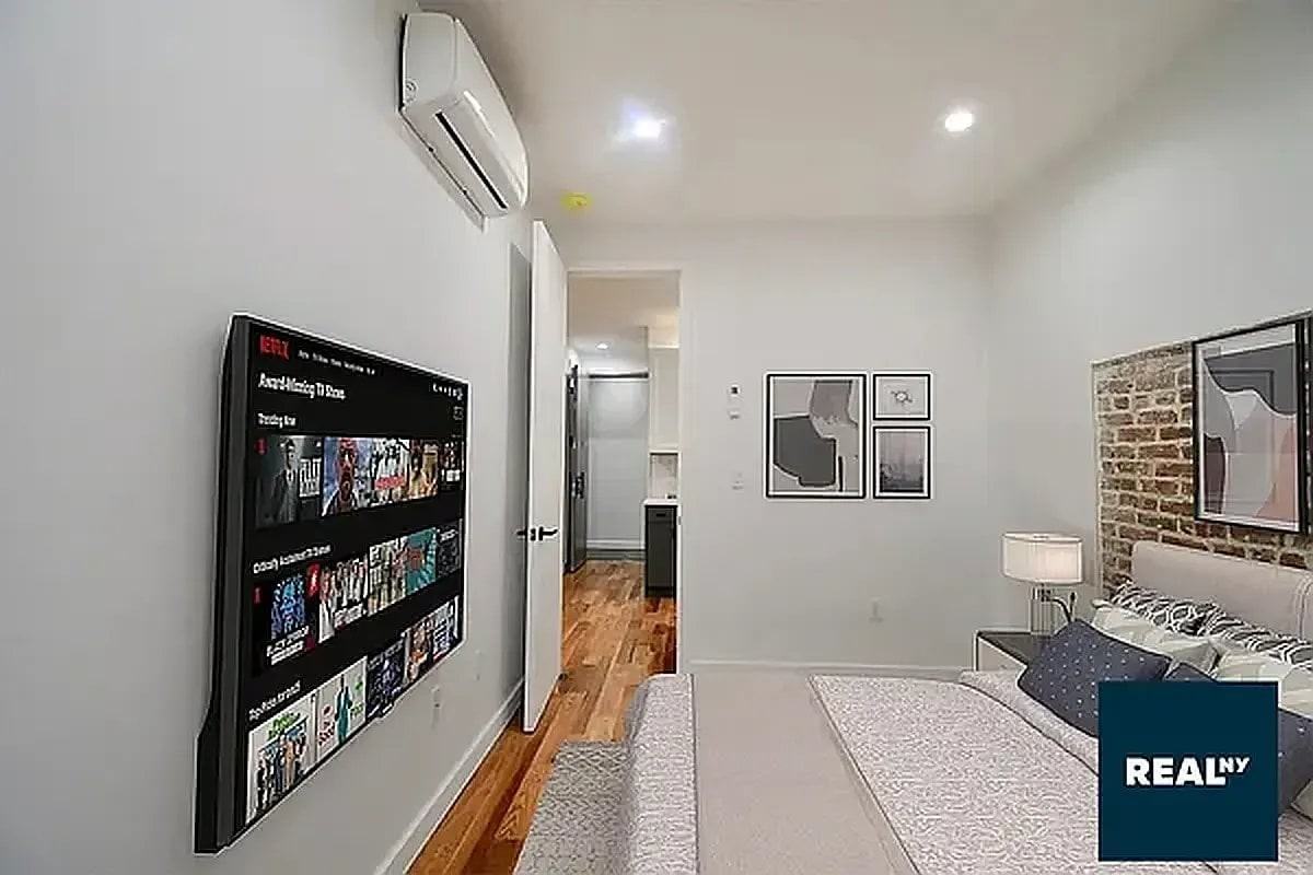 1483 Jefferson Ave #4 - Photo 3 of 11