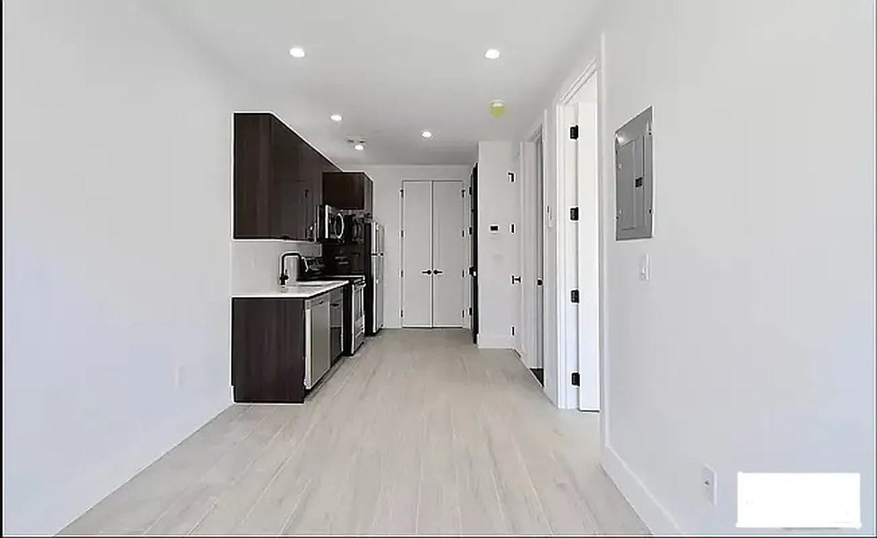 1483 Jefferson Ave #4 - Photo 4 of 11