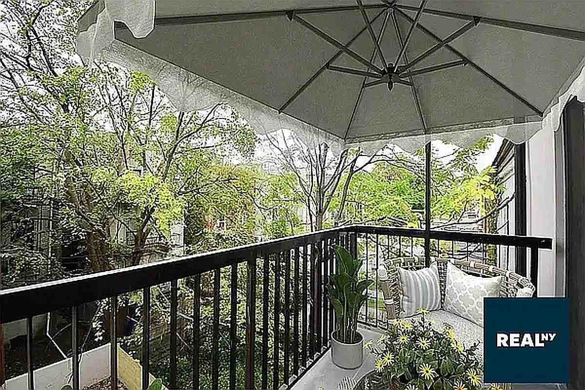 1483 Jefferson Ave #4 - Photo 6 of 11