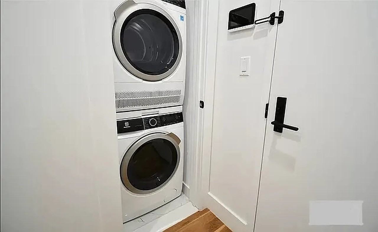 1483 Jefferson Ave #4 - Photo 7 of 11