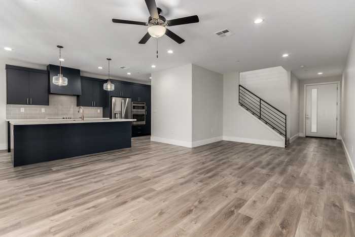 165 E Lexington Ave - Photo 4 of 27